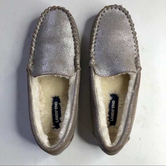 Lands’ End silver metallic leather slippers faux fur lining moccasins mocs 6 - Picture 8 of 12